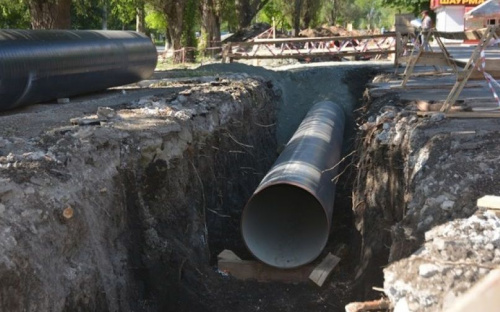 Ремонт магистрального водовода в Мариуполе стоимостью в 10 млн гривен завершат в августе (ФОТО)