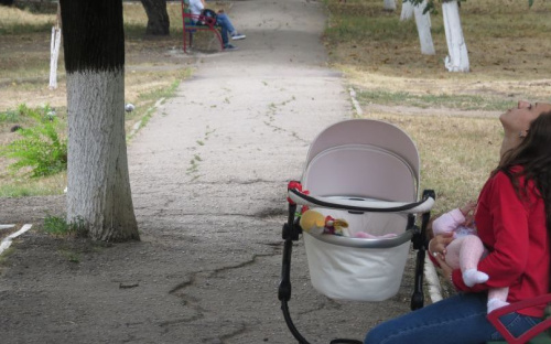 В Мариуполе еще одна аллея стала комфортной для отдыха (ФОТОФАКТ)