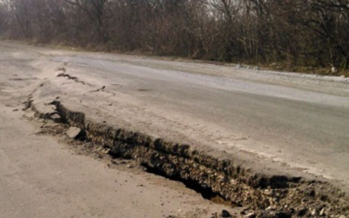 Мариупольцы просят отремонтировать дорогу в поселок Мелекино