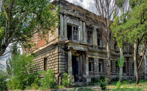 Исчезающую архитектуру Мариуполя собирают по крупицам на память  (ФОТО+ВИДЕО)