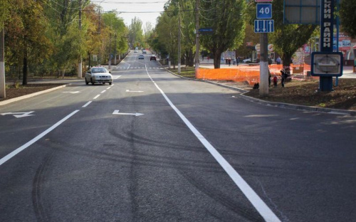 На мариупольском проспекте открыли обновленный участок дороги