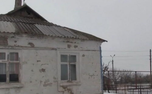 Военные пришли на помощь жителям обстрелянного села под Мариуполем (ВИДЕО)