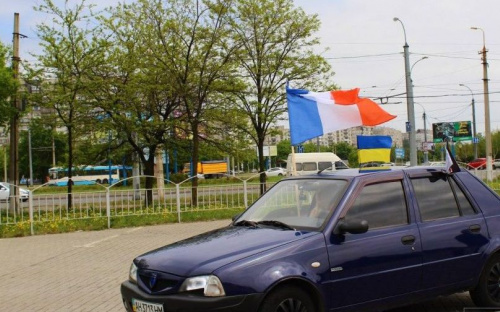 По Мариуполю проехала автоколонна с флагами стран Европы (ФОТО)