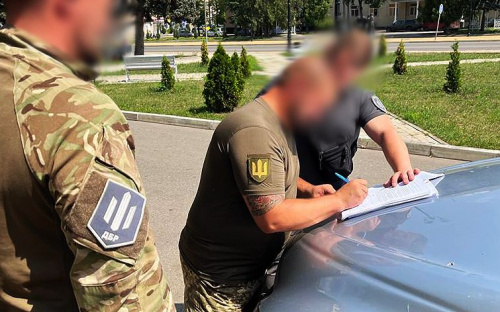 На хабарі викрито воєнкома та працівника поліції на Донеччині