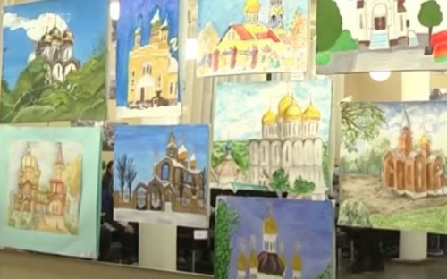 Рисунки мариупольских детей украсили авторский православный календарь