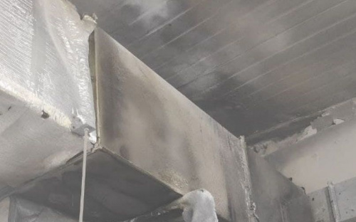 Две пожарные машины ночью тушили пожар в мариупольском кафе «Культ»