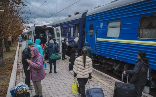Евакуаційний потяг з Донеччини – як зареєструватися та виїхати до безпечних регіонів у грудні