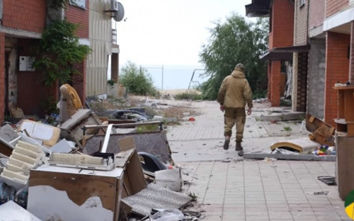Руины и тишина: военные корреспонденты показали Широкино под Мариуполем (ВИДЕО)