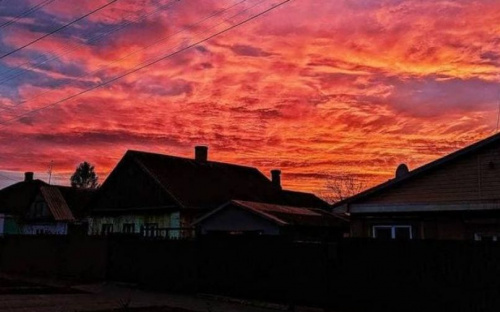 Мариупольцы наблюдали малиновый закат (ФОТОФАКТ)
