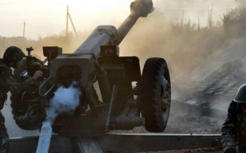 Боевики стреляли по Луганску из тяжелого оружия. Под Мариуполем открыли огонь из минометов и артиллерии