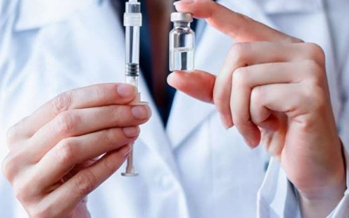 В Украине приостановили обязательную вакцинацию от COVID-19