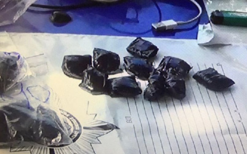 Мариупольские полицейские изъяли у местного жителя более 30 свертков каннабиса: парню грозит срок (ФОТО)