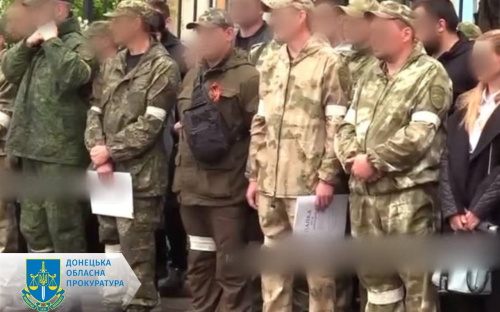 Агітують за паспорти РФ та незаконно допитують громадян: 10 експоліцейським з Маріуполя повідомлено про підозру