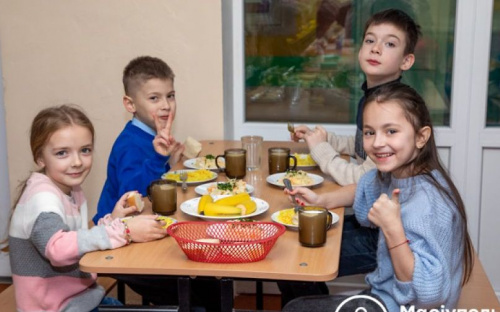 Реформа школьного питания в действии: мариупольские чиновники и родители провели совместную проверку