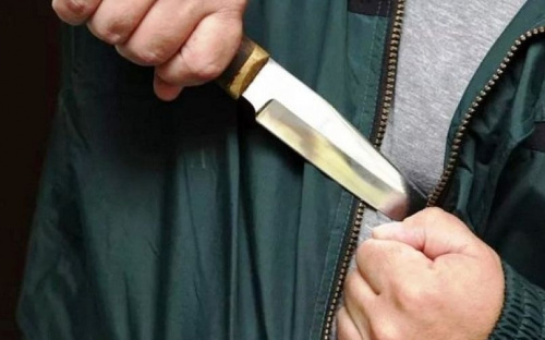 В Мариуполе мужчина пырнул себя ножом из-за маленькой пенсии