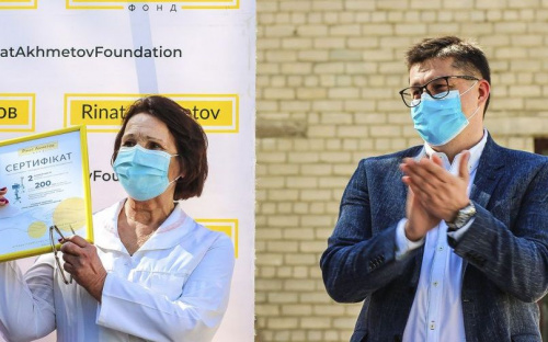 Константиновка получила современные аппараты ИВЛ от Фонда Рината Ахметова (ФОТО)