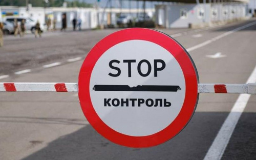 Обсервация в больнице: через КПВВ на Донбассе пропустили 17 человек, застрявших в «серой зоне» (ФОТО)