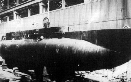 В Мариуполе увидели карликовую английскую диверсионную подлодку X-Craft и танки Ленина (ФОТОФАКТ)