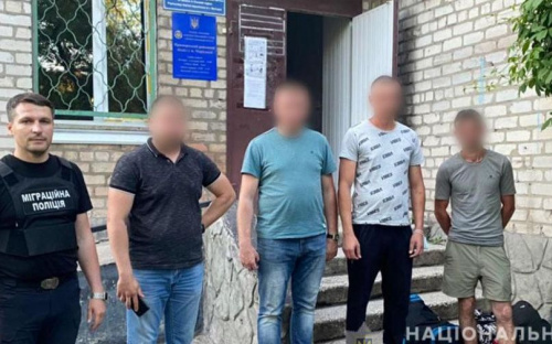 В Мариуполе депортировали нелегалов с запретом въезда до пяти лет