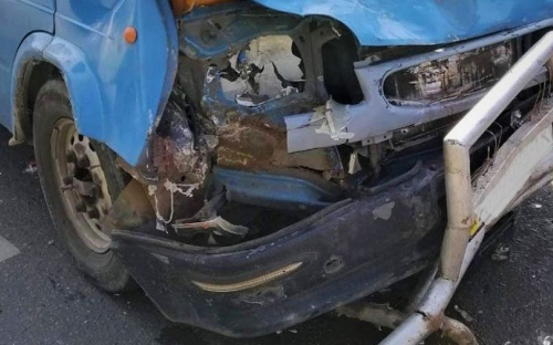 Две машины «помялись» на опасном перекрестке Мариуполя