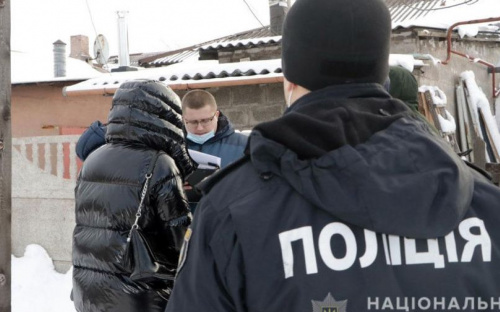 В Мариуполе россиянин до смерти избил мать своей сожительницы и прятал ее тело за тумбочкой