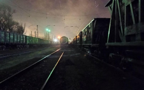 Под колесами электровоза погиб мужчина в Мариупольском районе