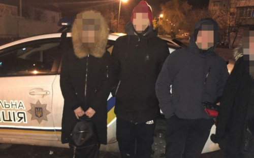 Хотели погреться: в Мариуполе подростки взломали чужой автомобиль