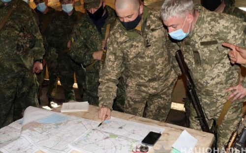 Мариупольские полицейские по сигналу тревоги отправились на полигон