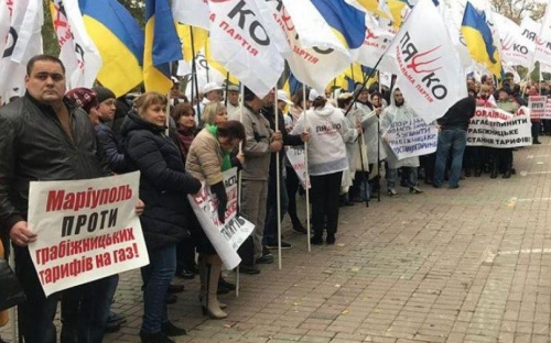 «Стоп-тарифам»: мариупольцы бастовали возле Кабмина  (ФОТО)