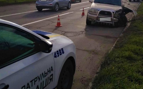 Виноват руль? В Мариуполе разбились две машины