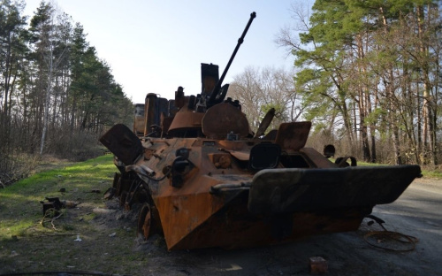 Окупант залишив помирати свого побратима після знищення броні на Донеччині