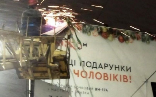 В Мариуполе над головами граждан нависла угроза: понадобилась помощь спасателей