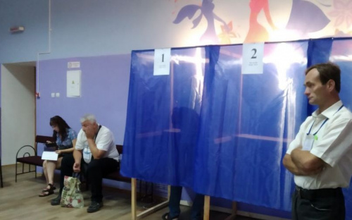 В Мариуполе стартовали парламентские выборы (ФОТО)