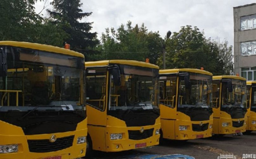 Поселки Мариупольского района получили новые школьные автобусы