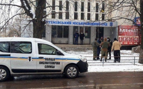 В трех городах Донетчины «заминировали» суды и требуют освободить пленных «ополченцев» (ДОПОЛНЕНО)