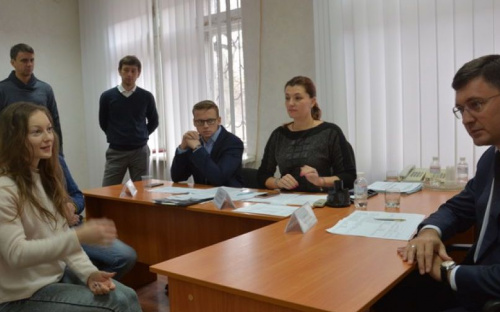 Призер мира по ушу из Мариуполя добивается ремонта спортзала в своей школе (ФОТО)