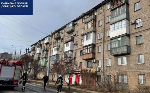 В Мариуполе горит квартира в жилом доме