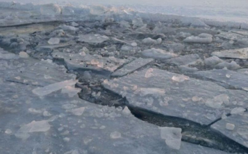 В водоеме вблизи Мариуполя подо льдом нашли тело женщины