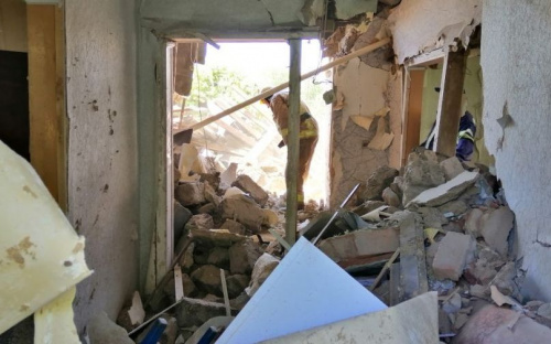 На Донетчине в жилой дом попал снаряд: четверо пострадало (ФОТО)