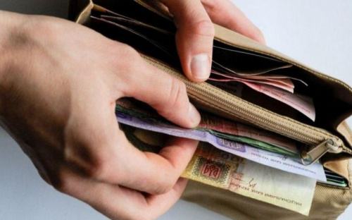 Украинским врачам и учителям планируют значительно поднять зарплаты