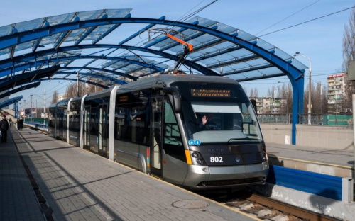 Стало известно, где и когда в Мариуполе запустят «наземное метро»