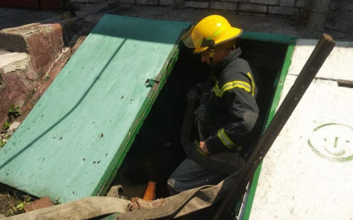 Подвал частного дома в Мариуполе пять дней был затоплен водой. На помощь пришли спасатели