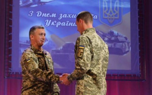 Военнослужащим ОТГ «Мариуполь» в честь Дня защитника Украины вручили награды (ФОТО)