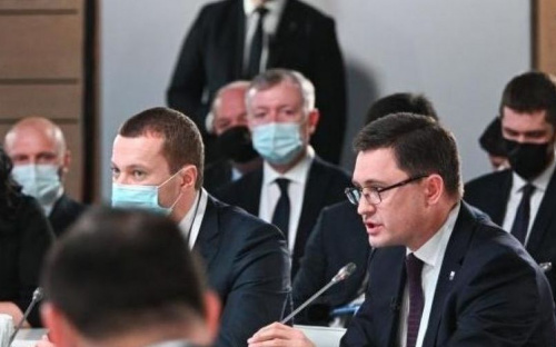 Вадим Бойченко заручился поддержкой Владимира Зеленского: в Мариуполе ускорят ремонт бассейна и дворца культуры