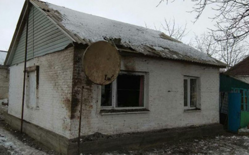 На Донетчине снаряд попал в частный дом (ФОТО)