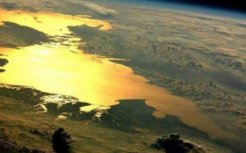 В сети появилось необычное фото: Азовское море из космоса (ФОТО)