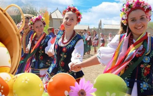 В Мариуполе на Пасху проведут яичные бои и «вырастят» дерево с крашенками (ФОТО)