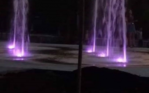 В Мариуполе «затанцевал» новый фонтан в Театральном сквере (ВИДЕО)