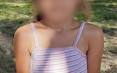 Забыла дорогу домой: в Мариуполе 7-летняя девочка гуляла у проезжей части