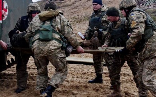 На Донбассе украинский военный получил тяжелое ранение